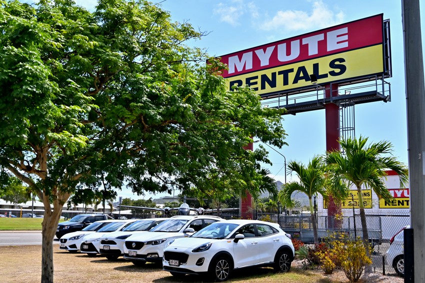 medium car hire Townsville